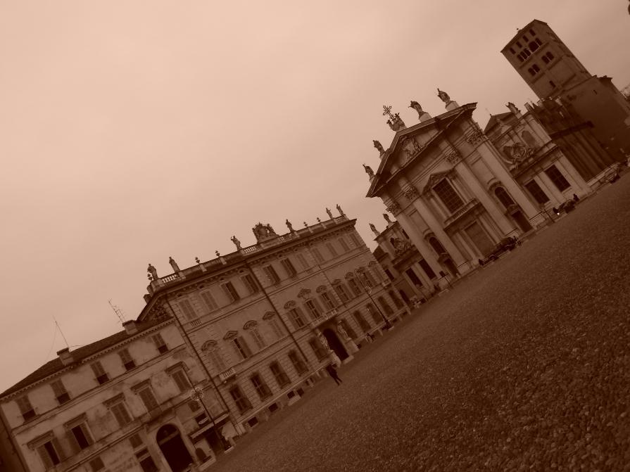 MANTOVA, piazza Sordello.