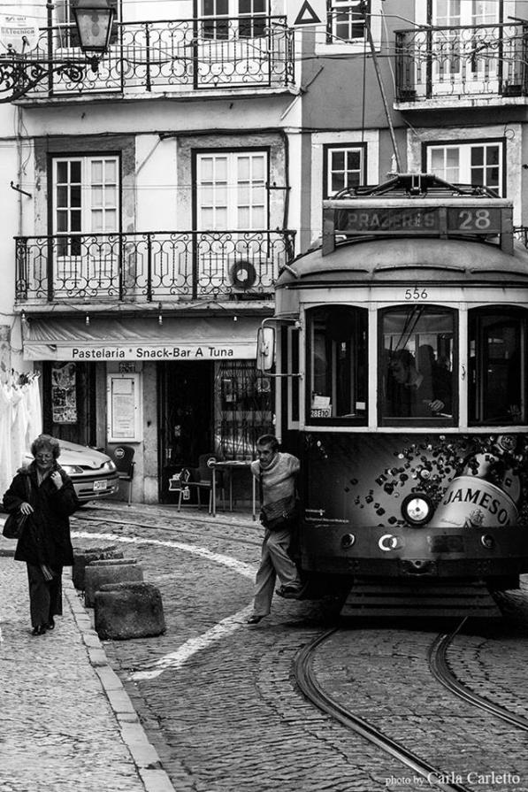 Serie URBAN STREET - Degrado ambientale Lisbona - Il Tram