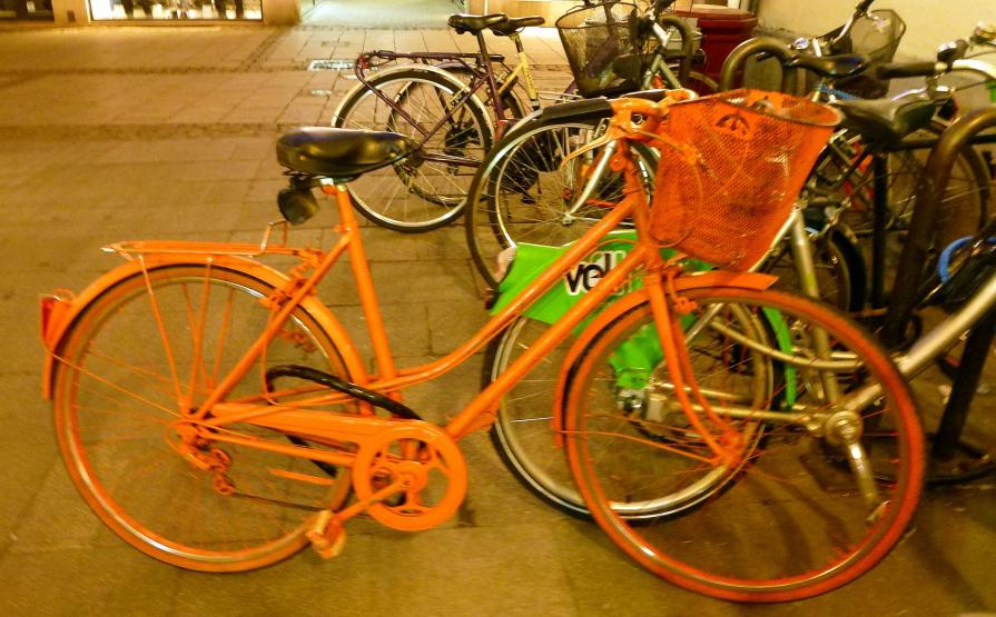 Orange ou le vélo volé repeint !