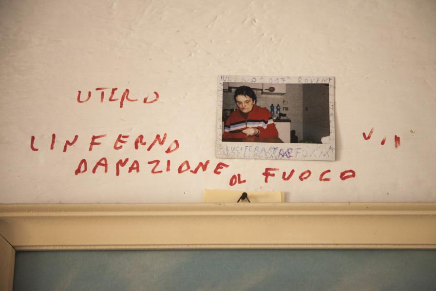 scritte di stefano sulla foto della madre