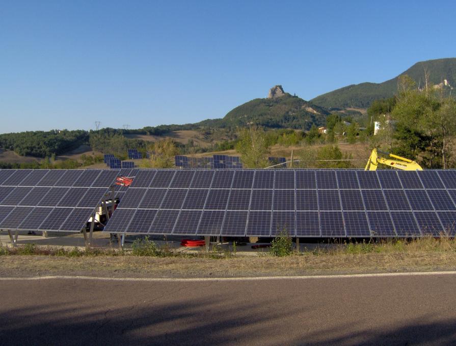 L'orrore dei pannelli fotovoltaici che distruggono la terra