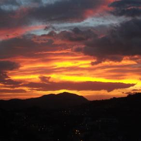 "ROSSO DI MATTINA BRUTTO TEMPO S'AVVICINA".2