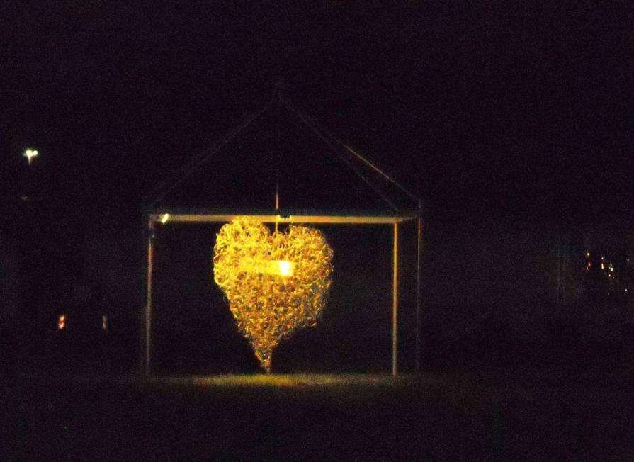 cuore d'artista innamorato,installazione finale notturna