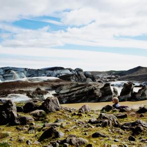 Niña en el glaciar