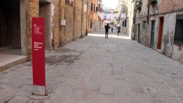 Ho legato la Biennale di Venezia! Performance