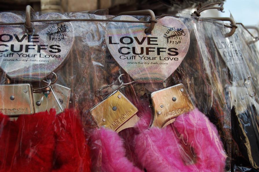 überrfluss/love cuffs