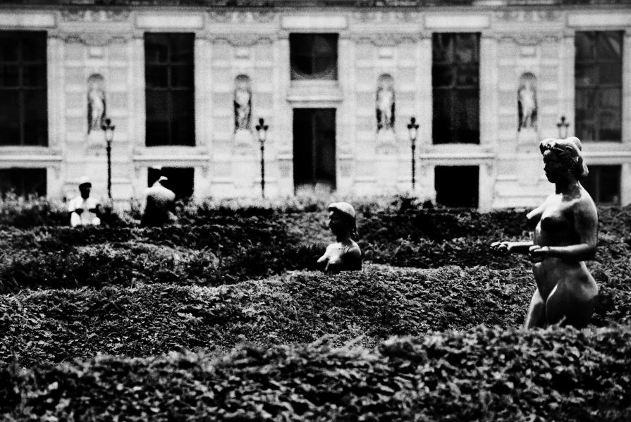 à pied dans les tuileries