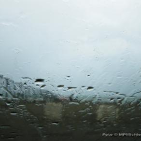 Acqua in verticale, pioggia