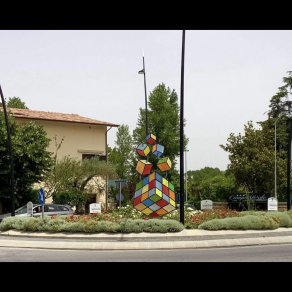 FUGA DAL CUBO DI RUBIK IN CERCA DI EQUILIBRIO 