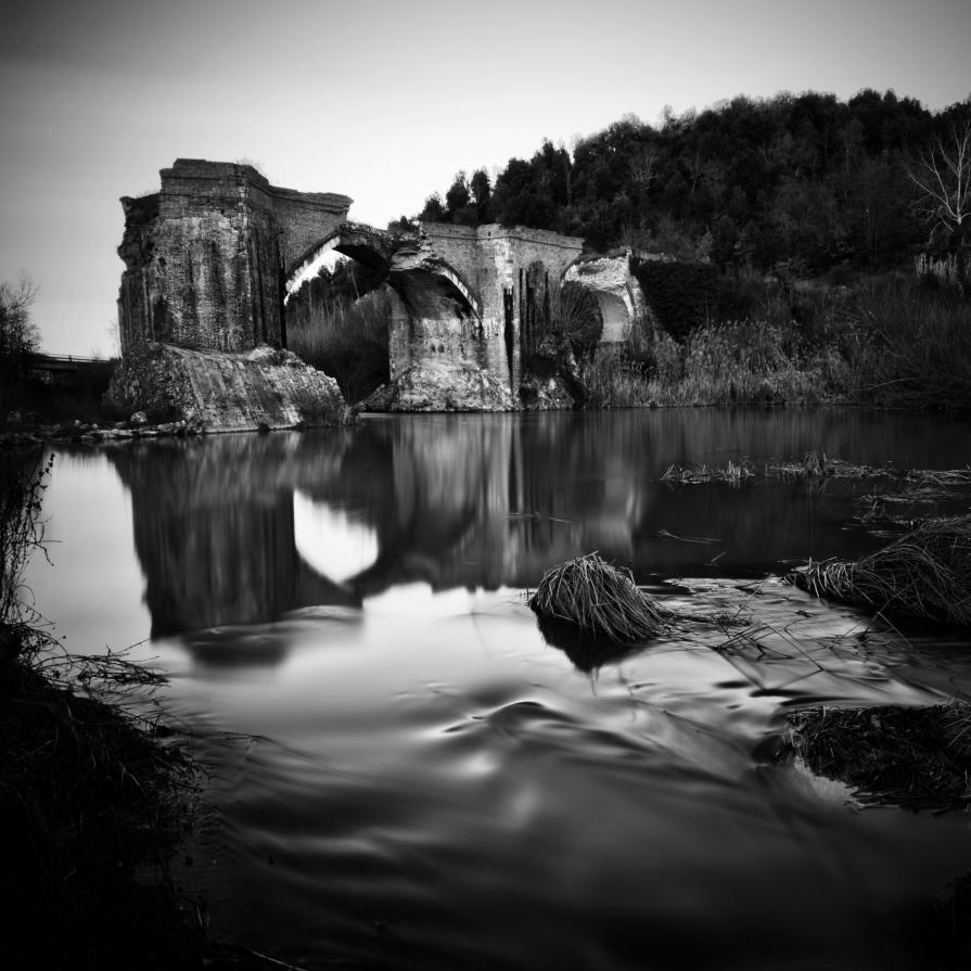 broken bridge - Tuscany 