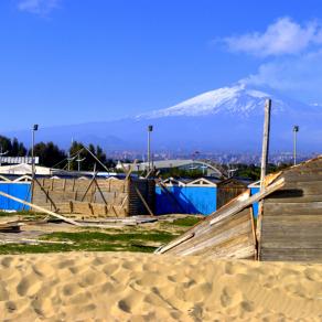 Dalla spiaggia alla montagna, this is Catania.