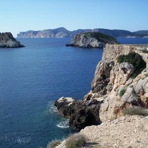 Mare roccia e un tuffo immaginario