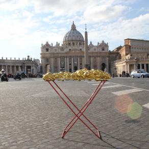 Goldene Erweiterung/Golden expansion. Street art project. Rome, Italy