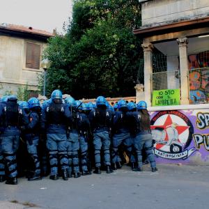 Sgombero CSOA Lambretta Piazza Ferravilla.