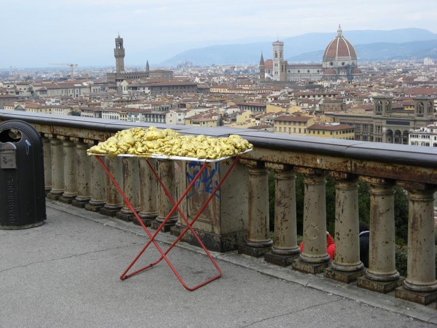 Goldene Erweiterung/Golden expansion. Street art project. Florence, Italy