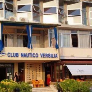 UOMINI ARCHITETTURE SIRENE - PERSONALE DEL M° OMAR SALVAGNO AL CLUB NAUTICO VERSILIA