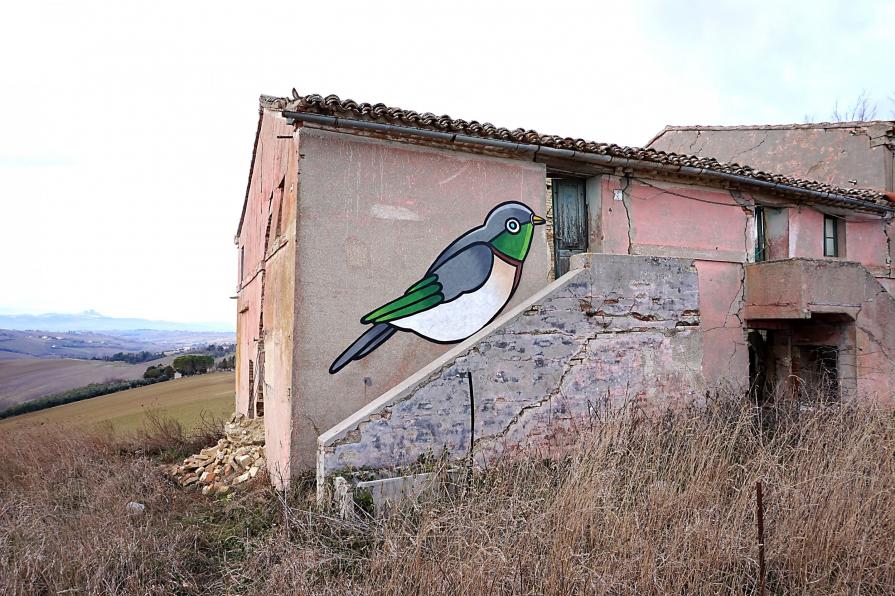 l uccellino bussa alla porta