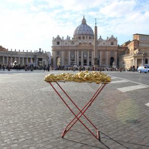 Goldene Erweiterung/Golden expansion. Street art project. Rome, Italy